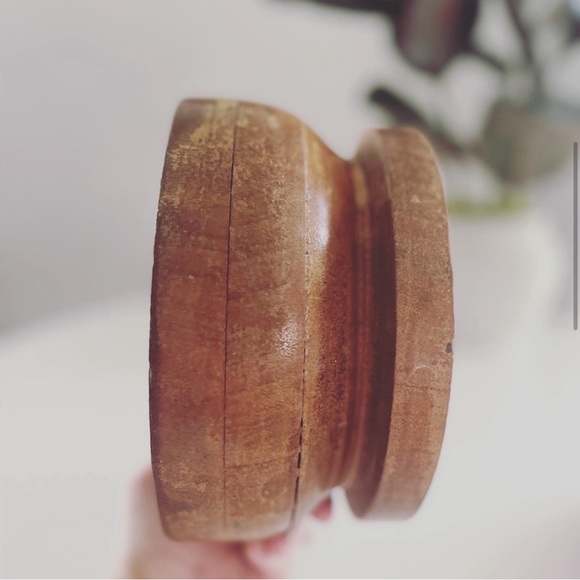 Round wooden rustic vintage footed bowl - Picture 6 of 6